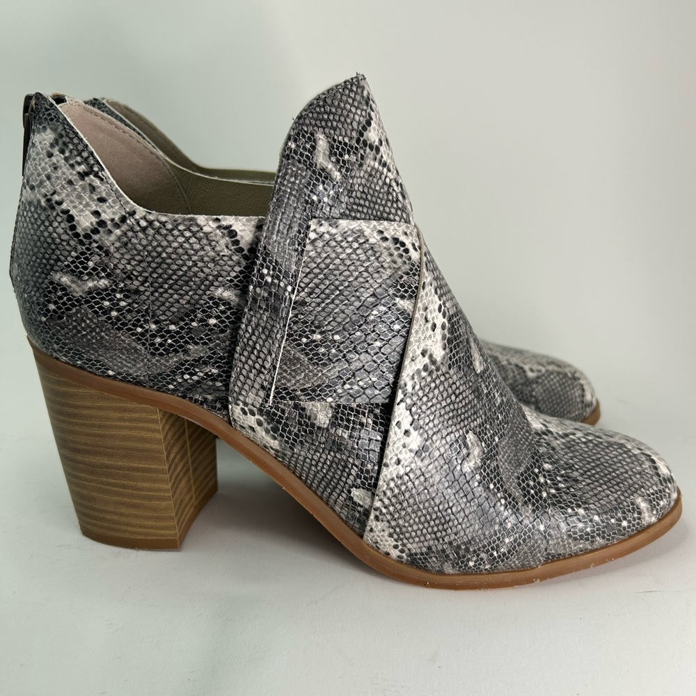 BC Footwear Faux Snake Print Pointed Toe Stacked Block Heel Ankle Boot Size 8.5